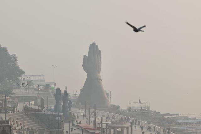 A general view shows the Namo ghat amid smoggy conditions in Varanasi on November 24, 2025. (Photo by Niharika KULKARNI / AFP)