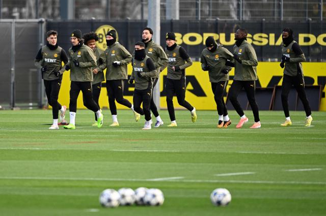 Dortmund's players warm up during a training session in Dortmund, western Germany on November 24, 2025, on the eve of the UEFA Champions League, league phase - Day 5 football match, Borussia Dortmund v Villarreal CF. (Photo by Ina FASSBENDER / AFP)