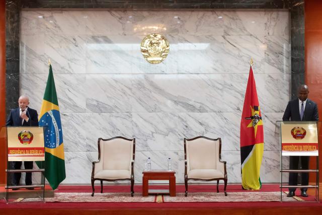 Mozambique's President Daniel Chapo (R) and Brazil's President Luiz Inacio Lula da Silva (L) address a press conference at the Presidential Palace in Maputo on November 24, 2025. (Photo by Amilton Neves / AFP)
