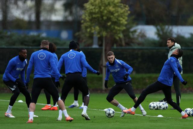 Chelsea's English midfielder #10 Cole Palmer (3R) and Chelsea's Brazilian striker #20 Joao Pedro (R) attend a team training session at the Chelsea training ground in Cobham, west of London on November 24, 2025, on the eve of their UEFA Champions League league phase football match against Barcelona. (Photo by Adrian Dennis / AFP)