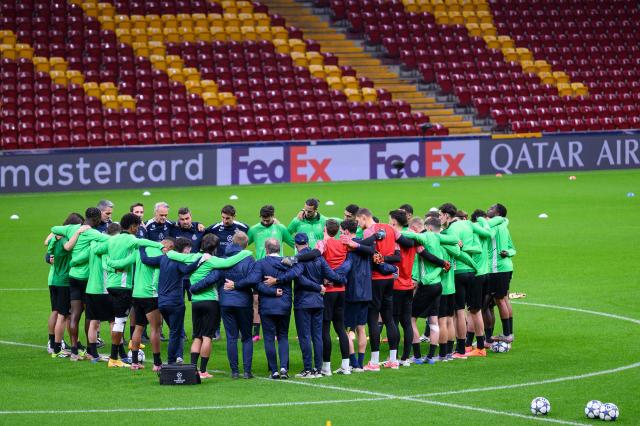 Union Saint-Gilloise's players take part in a training session on the eve of the UEFA Champions League, league phase, day 5 football match between Galatasaray and Royale Union Saint-Gilloise, at the Rams Park Stadium in Istanbul on November 24, 2025. (Photo by Yasin AKGUL / AFP)