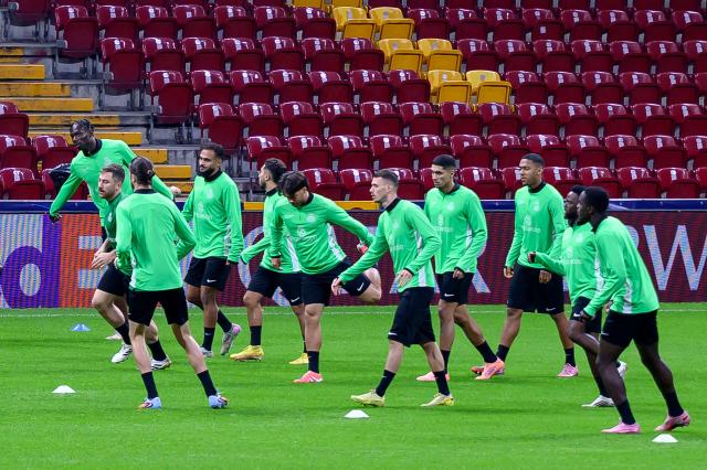 Union Saint-Gilloise's players take part in a training session on the eve of the UEFA Champions League, league phase, day 5 football match between Galatasaray and Royale Union Saint-Gilloise, at the Rams Park Stadium in Istanbul on November 24, 2025. (Photo by Yasin AKGUL / AFP)