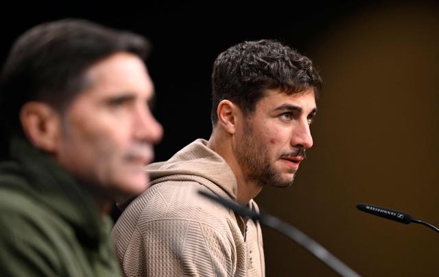 Villarreal's Spanish midfielder #14 Santi Comesana (R) and Villarreal's Spanish coach Marcelino Garcia Toral attend a news conference in Dortmund, western Germany on November 24, 2025, on the eve of the UEFA Champions League, league phase - Day 5 football match, Borussia Dortmund v Villarreal CF. (Photo by Ina FASSBENDER / AFP)