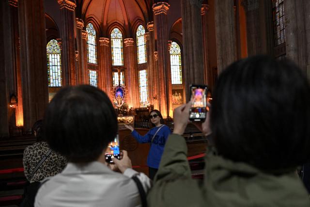 Tourists visit Saint Anthony of Padua Church, ahead of the visit of Pope Leo XIV to Turkey, in Istanbul on November 24, 2025. (Photo by Ozan KOSE / AFP)