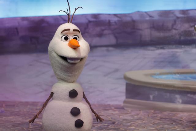 This photograph shows the charachter Olaf talking about the new World of Frozen, inside the Disney Adventure World (former Walt Disney Studios) in Disneyland Paris, in Marne-la-Vallee, east of Paris on November 24, 2025. The Disney adventure World will open on March 29, 2026. (Photo by GEOFFROY VAN DER HASSELT / AFP)