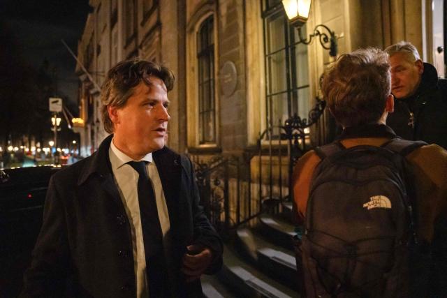 CDA party leader Henri Bontenbal leaves the Huis Huguetan after talks on the formation of a new coalition government, in The Hague, on November 24, 2025. Dutch government coalition formations talks continue following an October 29 vote that saw the centrist D66 party win by a razor-thin majority of votes over the far-right PVV party. (Photo by Lina Selg / ANP / AFP) / Netherlands OUT