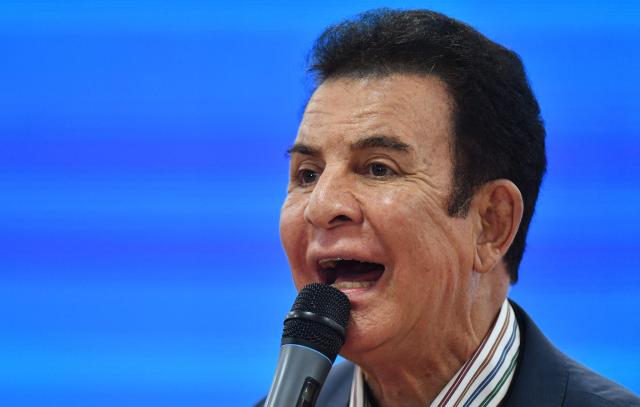Honduran Presidential candidate for the opposition Liberal party Salvador Narsalla arrives for a press conference with his wife Iroshka Elvir at his party headquarters in Tegucigalpa on November 24, 2025. Honduras will hold presidential elections on November 30, 2025. (Photo by Orlando SIERRA / AFP)