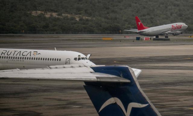 An Avior Airlines plane takes off at Simon Bolivar International Airport in Maiquetia, Venezuela on November 24, 2025. Six airlines cancelled flights to Venezuela on November 22, 2025, an industry group said, after the US aviation regulator warned of dangers from "heightened military activity" amid a major buildup of American forces in the region. (Photo by Juan BARRETO / AFP)