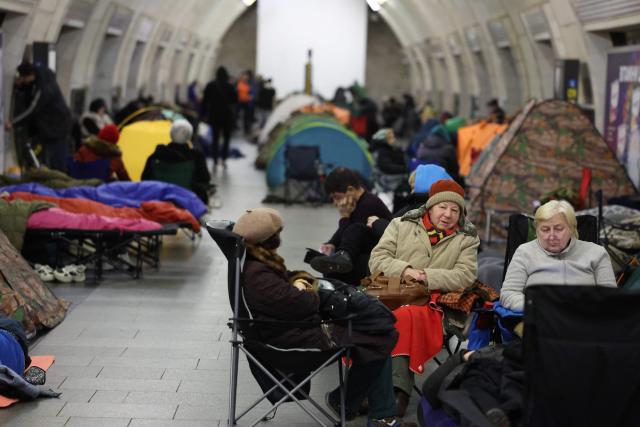 People take shelter at a metro station during Russian air attacks in Kyiv on November 25, 2025, amid the Russian invasion of Ukraine. Powerful explosions rocked Ukraine's capital Kyiv, an AFP journalist heard, as the air force issued a countrywide missile warning early November 25, 2025. (Photo by Yan Dobronosov / AFP)
