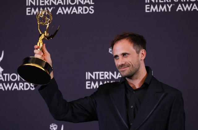 Spanish actor Oriol Pla poses in the press room with the Best Performance by an Actor award for "I, Addict" during the 53rd International Emmy Awards Gala at the New York Hilton Midtown on November 24, 2025 in New York City. (Photo by Leonardo MUNOZ / AFP)