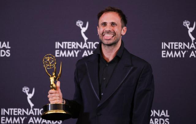 Spanish actor Oriol Pla poses in the press room with the Best Performance by an Actor award for "I, Addict" during the 53rd International Emmy Awards Gala at the New York Hilton Midtown on November 24, 2025 in New York City. (Photo by Leonardo MUNOZ / AFP)