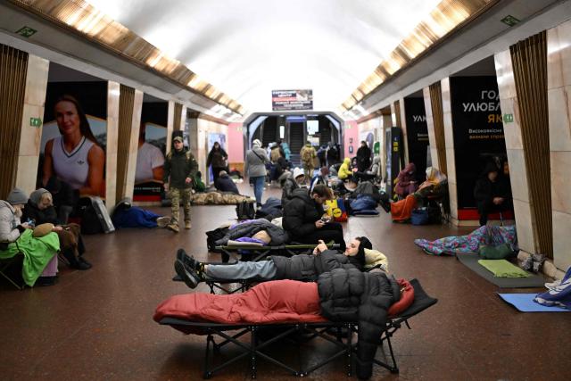 People take shelter at a metro station during an air attack in Kyiv on November 25, 2025, amid the Russian invasion of Ukraine. Russia's overnight bombardment of the Ukrainian capital killed two people and wounded six others, the state emergency services announced before dawn on November 25, 2025. (Photo by Sergei GAPON / AFP)