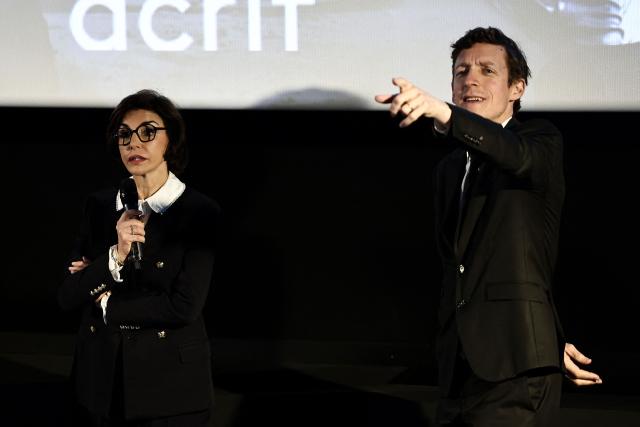France's Education Minister Edouard Geffray (R) and France's Culture Minister Rachida Dati speak with students ahead of a school screening of the movie "Capitaines !" as part of their visit to the Cinemas du Palais movie theatre to unveil new measures promoting film education, in Creteil, Paris suburb on November 25, 2025. (Photo by Thibaud MORITZ / AFP)