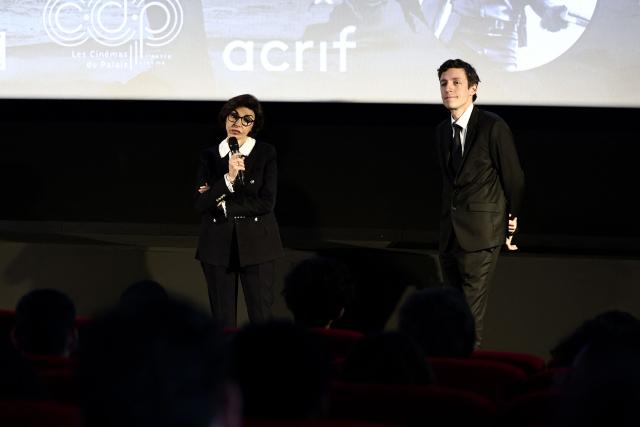 France's Education Minister Edouard Geffray (R) and France's Culture Minister Rachida Dati speak with students ahead of a school screening of the movie "Capitaines !" as part of their visit to the Cinemas du Palais movie theatre to unveil new measures promoting film education, in Creteil, Paris suburb on November 25, 2025. (Photo by Thibaud MORITZ / AFP)