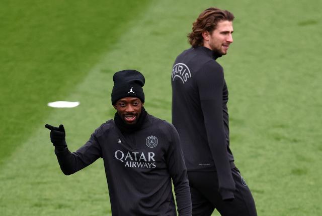 Paris Saint-Germain's French forward #10 Ousmane Dembele (L) reacts during a training session at the Campus Paris Saint-Germain in Poissy, in the western outskirts of Paris, on November 25, 2025, on the eve of the UEFA Champions League first round day 5 football match between Paris Saint-Germain and Tottenham Hotspur. (Photo by FRANCK FIFE / AFP)