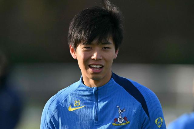 Tottenham Hotspur's Japanese defender #25 K?ta Takai attends a team training session at the Tottenham training centre in Enfield, north London, on November 25, 2025, on the eve of their UEFA Champions League league phase football match against Paris Saint-Germain.  (Photo by Glyn KIRK / AFP)