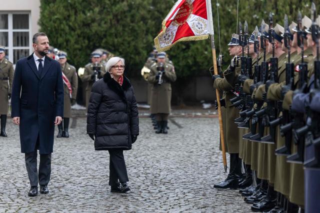 French Minister of the Armed Forces Catherine Vautrin (C) and Poland's Minister of Defence Wladyslaw Kosiniak-Kamysz 2nd L) review an honor guard during an official welcoming ceremony in front of the ministry building in Warsaw, Poland, on November 25, 2025. (Photo by Wojtek RADWANSKI / AFP)