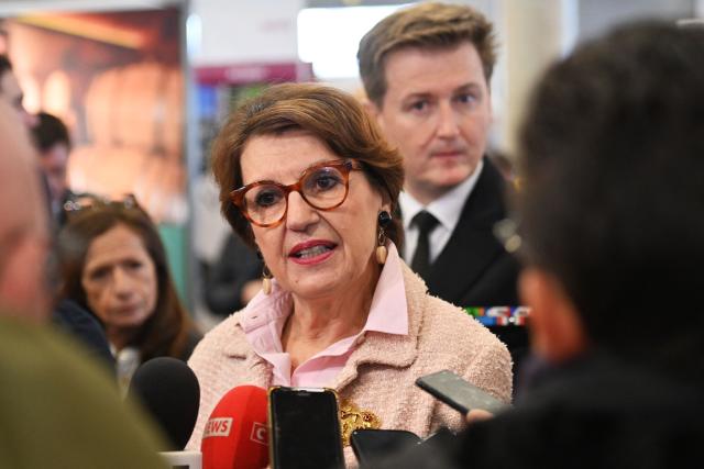 France's Agriculture Minister Annie Genevard (C) speaks to the press during her visit to the SITEVI salon at the Montpellier Parc Expo exhibition in Pérols, near Montpellier, southtern France, on November 25, 2025. (Photo by Sylvain THOMAS / AFP)