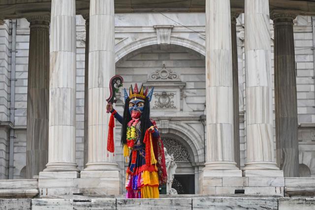 An artist arrives to perform the traditional Gomira Mask Dance as part of the World Heritage Week celebration at the Victoria Memorial in Kolkata on November 25, 2025. (Photo by Dibyangshu SARKAR / AFP)