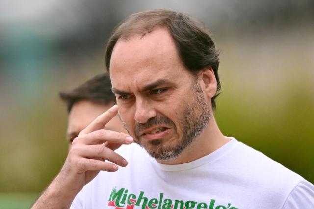 Rio de Janeiro's Councillor, Carlos Bolsonaro, son of former Brazilian President Jair Bolsonaro, leaves the Federal Police headquarters where his father is being held, in Brasilia, on November 25, 2025. Brazil's Supreme Court on November 24 voted to uphold the imprisonment of former president Jair Bolsonaro, who was detained over the weekend for tampering with his ankle monitor using a soldering iron. (Photo by Evaristo SA / AFP)
