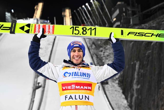 Austria's Stefan Kraft celebrates after breaking a new ski jumping record with the most points ever in the World Cup, after winning the Men's Individual HS95 competition of the ski jumping World Cup, in Falun, Sweden, on November 25, 2025. (Photo by Fredrik SANDBERG / TT NEWS AGENCY / AFP) / Sweden OUT