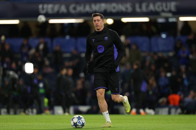 Barcelona's Polish forward #09 Robert Lewandowski warms up ahead of the UEFA Champions League league-phase football match between Chelsea and Barcelona at Stamford Bridge in London on November 25, 2025. (Photo by Adrian Dennis / AFP)