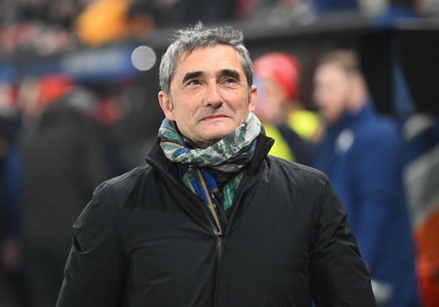 Athletic Bilbao's Spanish head coach Ernesto Valverde looks on ahead the UEFA Champions League league phase day 5 football match between Slavia Praha and Athletic Bilbao in Prague, on November 25, 2025. (Photo by Michal Cizek / AFP)
