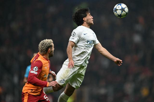 Royale Union Saint-Gilloise's Argentine defender #05 Kevin Mac Allister (C) jumps to head the ball past Galatasaray's Turkish midfielder #53 Bar?s Alper Y?lmaz during the UEFA Champions league, league phase - day 5, football match between Galatasaray SK and Union Saint-Gilloise (BEL) at the Rams Park stadium in Istanbul, on November 25, 2025. (Photo by Ozan KOSE / AFP)