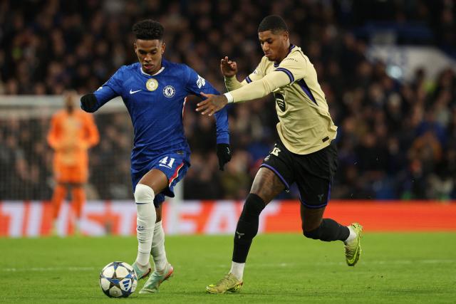 Chelsea's Brazilian midfielder #41 Estevao (L) vies with Barcelona's English forward #14 Marcus Rashford (R) during the UEFA Champions League league-phase football match between Chelsea and Barcelona at Stamford Bridge in London on November 25, 2025. (Photo by Adrian Dennis / AFP)