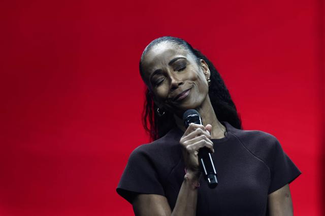 French television presenter Christine Kelly reacts during "Face a vous - Les grands enjeux de demain" (Face to face with you - The major challenges of tomorrow) debate show hosted by French weekly newspaper Le Journal du Dimanche (JDD) at the Le Dome de Paris - Palais des Sports in Paris on November 25, 2025. (Photo by Thibaud MORITZ / AFP)