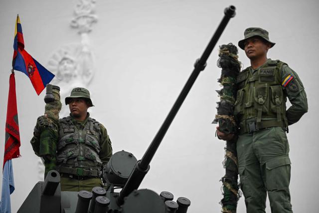 Members of the Bolivarian National Armed Force (FANB) hold a Russian-made 9K338 “Igla-S” (SA-18) man-portable air-defense (MANPAD) surface-to-air missile launcher as they take part in a military ceremony at Fuerte Tiuna in Caracas on November 25, 2025. (Photo by Federico PARRA / AFP)