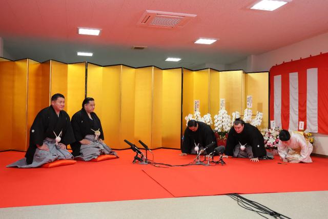 Ukrainian sumo wrestler Danylo Yavhusishyn (2nd R), who is known by his ring name Aonishiki, gives a speech at the ceremony announcing his promotion to ozeki in Kurume City, Fukuoka Prefecture on November 26, 2025. (Photo by JIJI Press / AFP) / Japan OUT