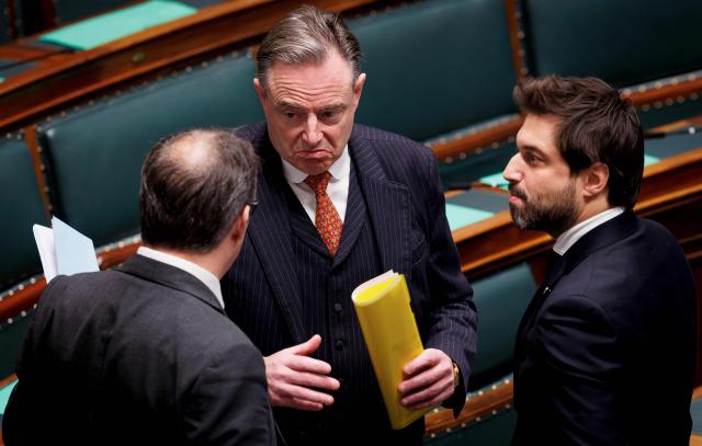 Belgium's Prime Minister Bart De Wever (C) reacts after a plenary session at Belgium's federal parliament, in Brussels on November 26, 2025. (Photo by BENOIT DOPPAGNE / Belga / AFP) / Belgium OUT