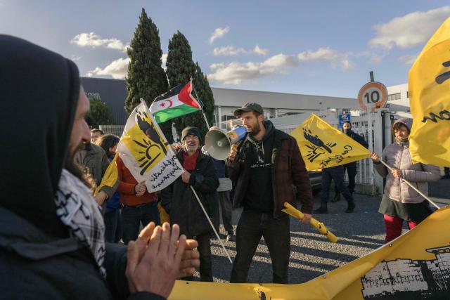 Members of French farmer union Confederation Paysanne block an entrance of a logistics centre of French-Moroccan importer of Tomatoes from Western Sahara Azura during a action to protest "the unfair competition faced by producers in the European Union and the violation of the rights of the Sahrawi people", in Perpignan, southern France, on November 26, 2025. (Photo by Idriss Bigou-Gilles / AFP)