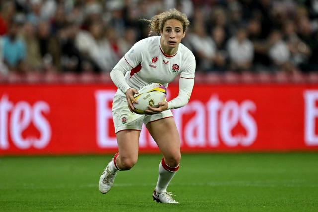 (FILES) England's wing Abby Dow runs with the ball during the Women’s Rugby World Cup pool A match between England and United States at the Stadium of Light in Sunderland, northeast England, on August 22, 2025. England's World Cup-winning wing Abby Dow has retired from rugby aged 28, it was announced on November 26, 2025. One of the outstanding finishers of her generation, Dow scored 50 tries in just 59 Tests. (Photo by Paul ELLIS / AFP)