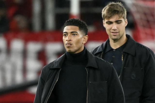 Real Madrid's English midfielder #05 Jude Bellingham (L) and Real Madrid's Spanish goalkeeper #26 Fran Gonzalez (R) walk on the pitch before the UEFA Champions League, league phase - matchday 5, football match between Olympiakos (GRE) and Real Madrid (ESP) at the Georgios Karaiskakis Stadium in Piraeus on November 26, 2025. (Photo by Angelos Tzortzinis / AFP)