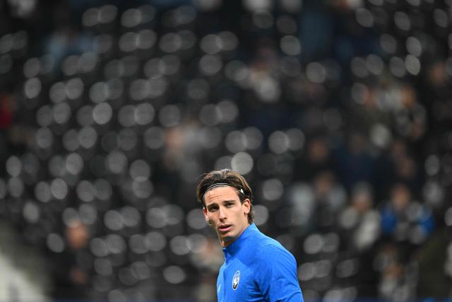Atalanta's Italian goalkeeper #29 Marco Carnesecchi looks on during warm-up the UEFA Champions League league phase day 5 football match between Eintracht Frankfurt and Atalanta Bergamo in Frankfurt, Germany, on November 26, 2025. (Photo by Kirill KUDRYAVTSEV / AFP)
