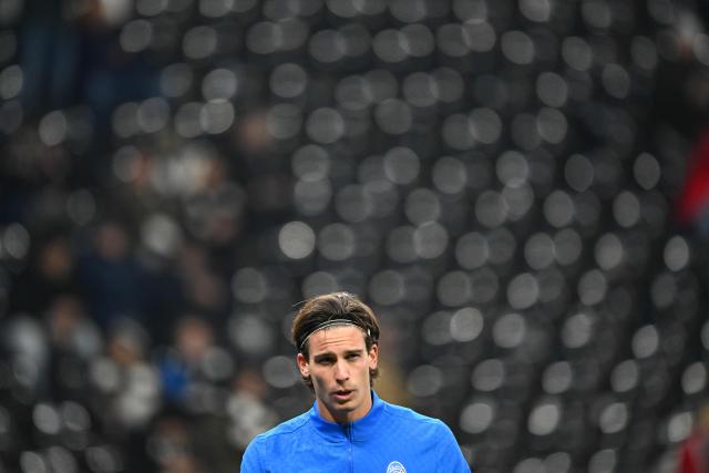 Atalanta's Italian goalkeeper #29 Marco Carnesecchi looks on during warm-up the UEFA Champions League league phase day 5 football match between Eintracht Frankfurt and Atalanta Bergamo in Frankfurt, Germany, on November 26, 2025. (Photo by Kirill KUDRYAVTSEV / AFP)