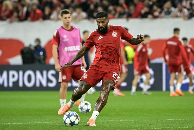 Olympiakos' Brazilian defender #23 Rodinei warms up ahead of the UEFA Champions League, league phase - matchday 5, football match between Olympiakos (GRE) and Real Madrid (ESP) at the Georgios Karaiskakis Stadium in Piraeus on November 26, 2025. (Photo by Angelos Tzortzinis / AFP)