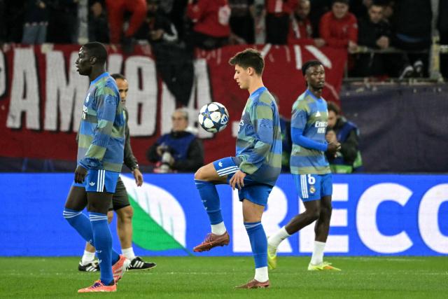 Real Madrid's Turkish midfielder #15 Arda Guler (C) controls the ball during the warm up ahead of the UEFA Champions League, league phase - matchday 5, football match between Olympiakos (GRE) and Real Madrid (ESP) at the Georgios Karaiskakis Stadium in Piraeus on November 26, 2025. (Photo by Angelos Tzortzinis / AFP)