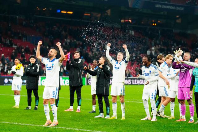 FC Copenhagen players celebrate with the fans after the end of the UEFA Champions League league phase day 5 football match between FC Copenhagen and FC Kairat Almaty in Copenhagen, Denmark, on November 26, 2025. (Photo by Ida Marie Odgaard / Ritzau Scanpix / AFP) / Denmark OUT