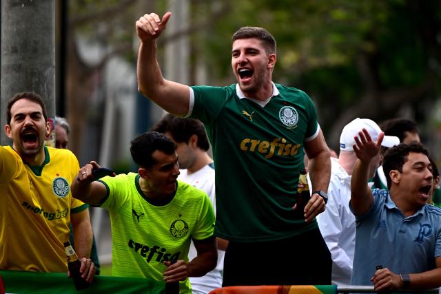 Fans of Palmeiras cheer as they wait for the arrival of their team at a hotel in Lima on November 26, 2025, ahead of the Copa Libertadores final football match between Brazil's Palmeiras and Brazil's Flamengo in the Peruvian capital on November 29. (Photo by ERNESTO BENAVIDES / AFP)