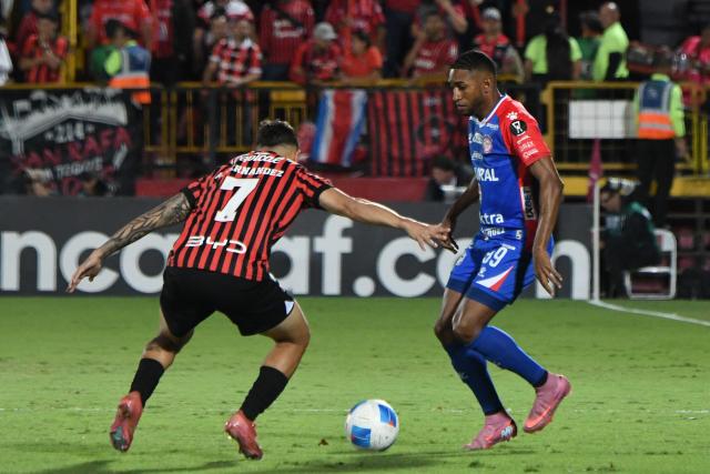 Alajuelense's forward #07 Anthony Hernandez and Xelaju's Brazilian forward #99 Romario fight for the ball during the CONCACAF Central American Cup final first leg football match between Guatemala's Xelaju and Costa Rica's Alajuelense at the Alejandro Morera Soto Stadium in Alajuela, Costa Rica, on November 26, 2025. (Photo by Ezequiel BECERRA / AFP)