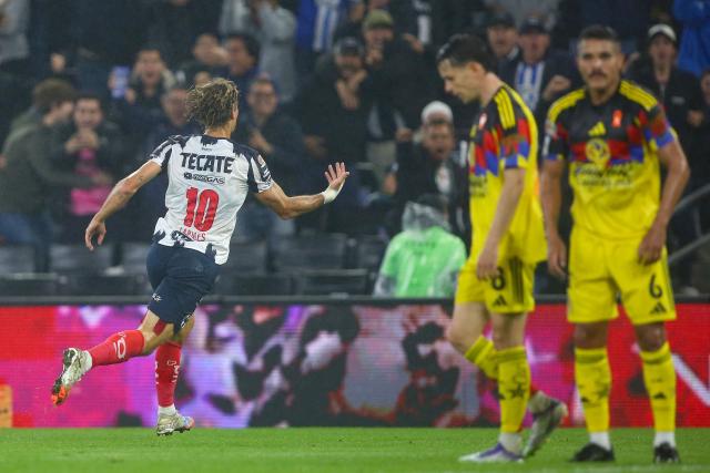 Monterrey's Spanish midfielder #10 Sergio Canales celebrates scoring his team's first goal during the Liga MX Apertura quarter-final first leg football match between Monterrey and America at the BBVA Stadium in Monterrey, Nuevo Leon state, Mexico, on November 26, 2025. (Photo by Julio Cesar AGUILAR / AFP)