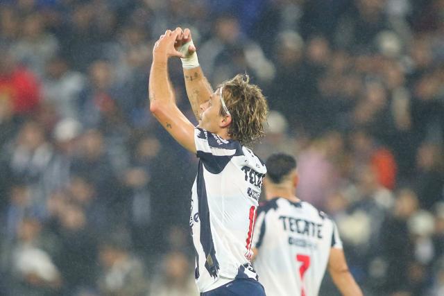 Monterrey's Spanish midfielder #10 Sergio Canales celebrates scoring his team's first goal during the Liga MX Apertura quarter-final first leg football match between Monterrey and America at the BBVA Stadium in Monterrey, Nuevo Leon state, Mexico, on November 26, 2025. (Photo by Julio Cesar AGUILAR / AFP)