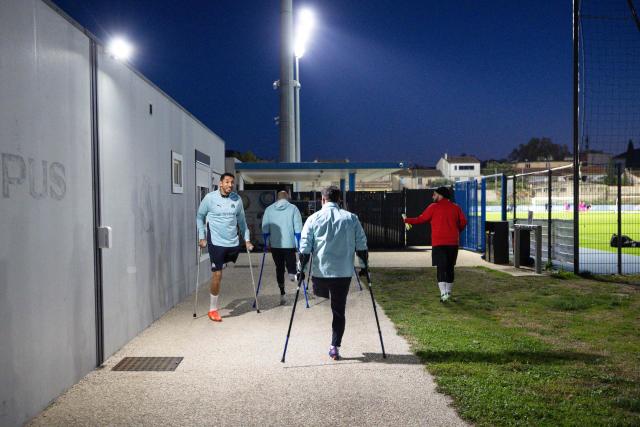 Players of the Olympic de Marseille (OM) "Football for amputee" team take part in a training session at the "OM Campus" in Marseille, southeastern France, on November 22, 2025. Accidents or illness may have taken a leg or a hand from them, but not their desire or joy to play football at a high level: on the weekend of November 29, 2025, OM's amputee team begins the French championship at home, dreaming of the Champions League. (Photo by CLEMENT MAHOUDEAU / AFP)
