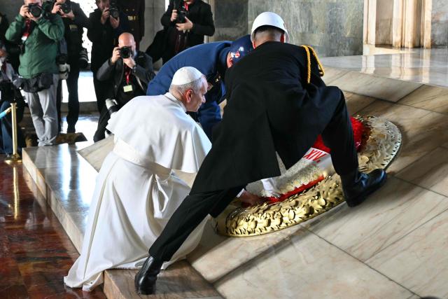 Pope Leo XIV visits the Ataturk Mausoleum (An?tkabir) in Ankara during a six-day visit to Turkey and Lebanon, on November 27, 2025. (Photo by Andreas SOLARO / AFP)