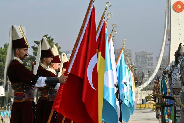 A Guard of Honor waits for the arrival of Pope Leo XIV at the Presidential Palace prior a meeting with Turkey's President Recep Tayyip Erdogan, in Ankara, on November 27, 2025. (Photo by Andreas SOLARO / AFP)