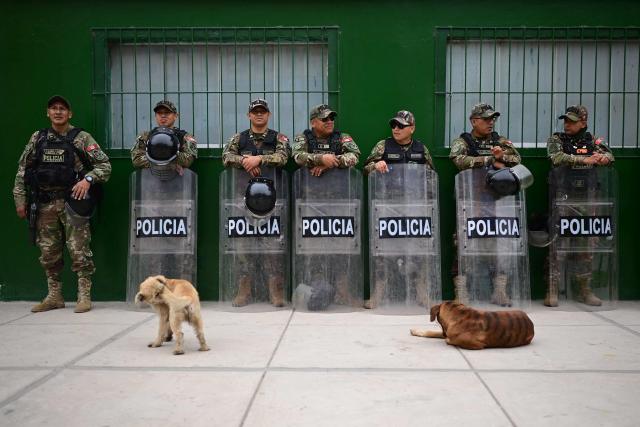 Riot police stand guard outside the courtroom of the National Police Special Operations Directorate (DINOES) before the verdict is issued in the trial of Peru's former president (2021–2022) Pedro Castillo in Lima on November 27, 2025. A Peruvian court will issue its verdict on Thursday in the trial of former left-wing president Pedro Castillo, who was impeached and jailed all in the same day in 2022 following a power grab attempt. (Photo by ERNESTO BENAVIDES / AFP)