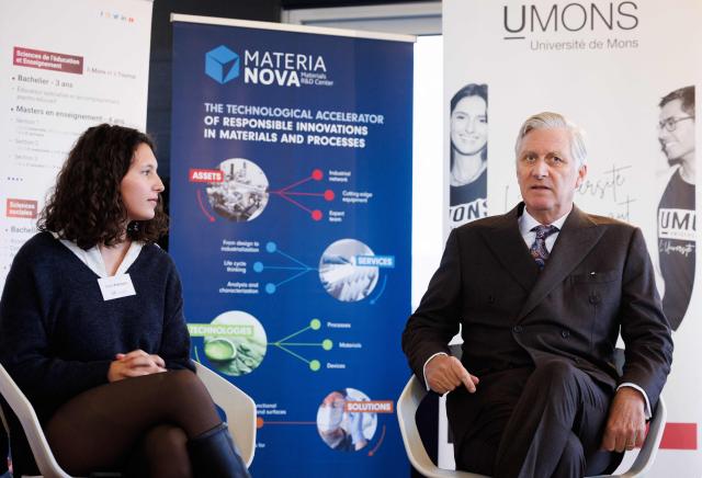King Philippe - Filip of Belgium (R) speaks with students during a royal visit to the Materia Nova Research Center in Mons, on November 27, 2025. (Photo by BENOIT DOPPAGNE / Belga / AFP) / Belgium OUT